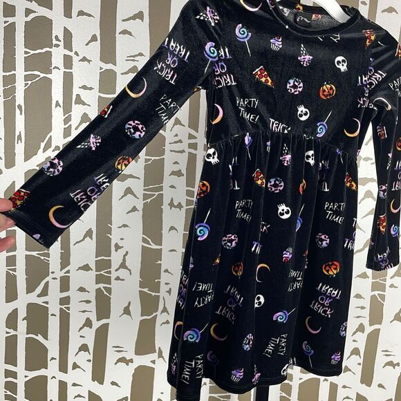 Girls Black Velvet Long Sleeve Halloween Dress XS 4/5 - Picture 4 of 5